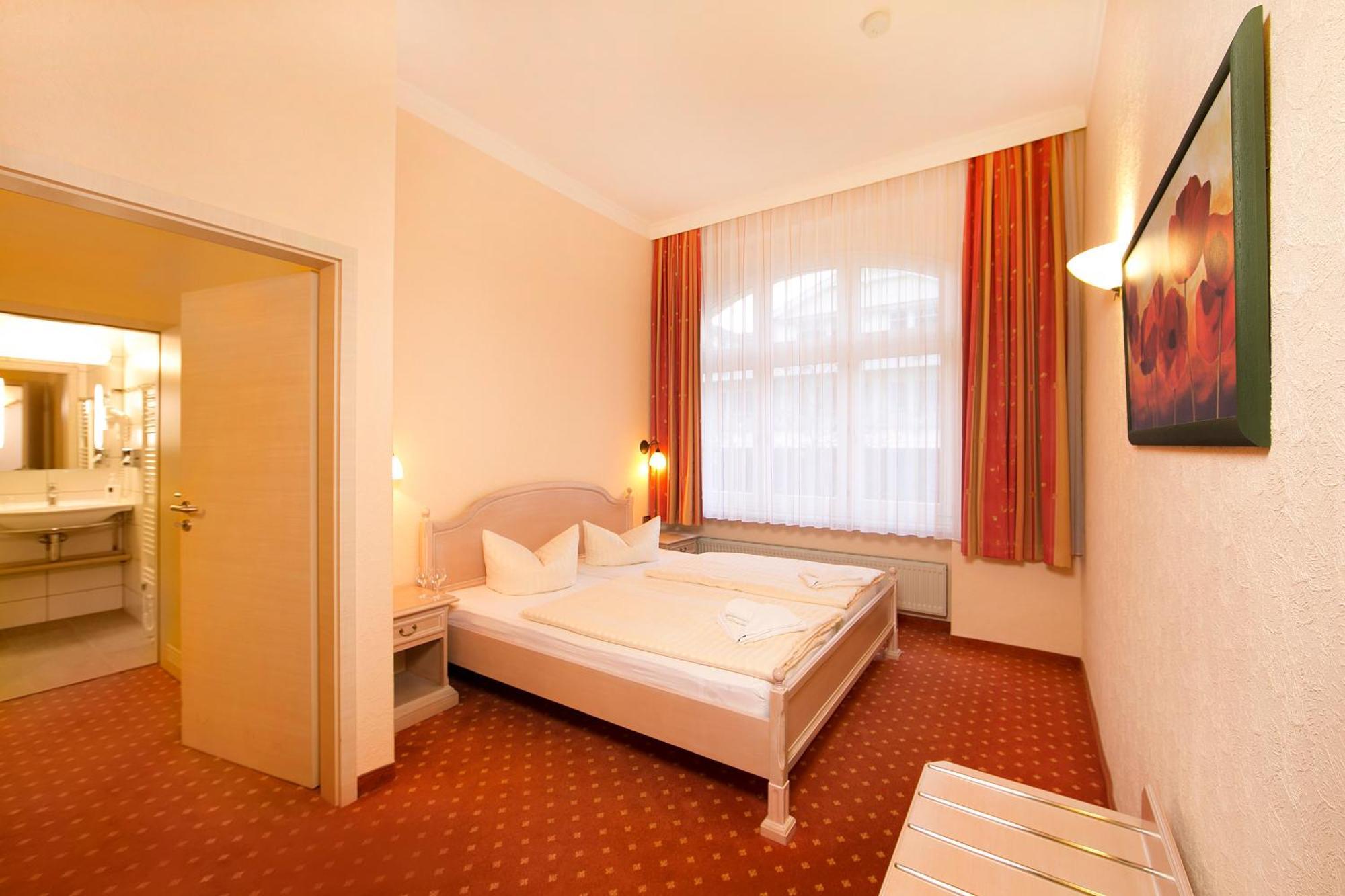 Hotel Duenenschloss Mit Private Spa Зиновиц Екстериор снимка