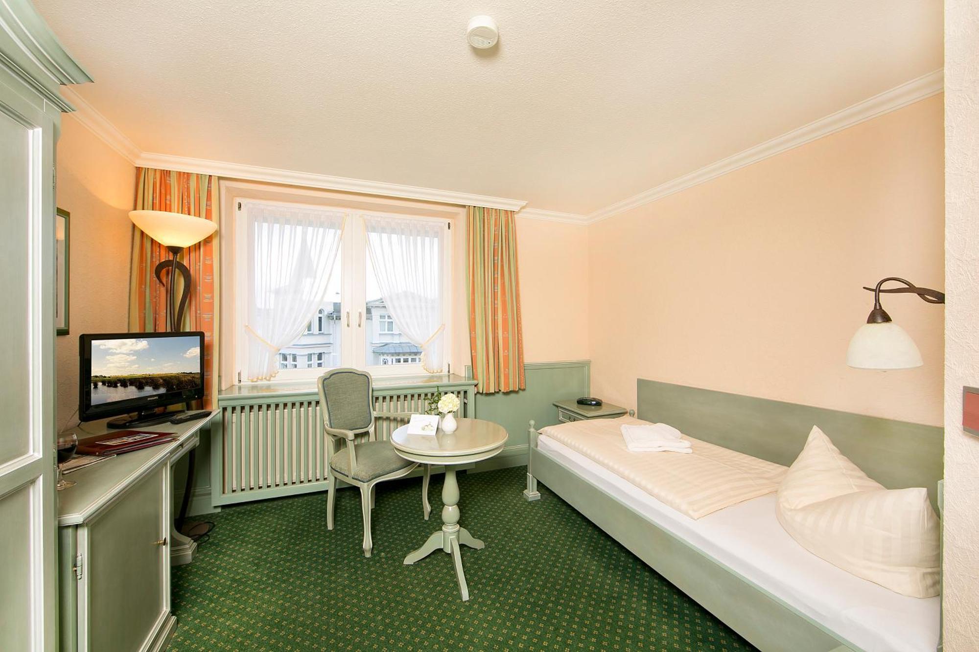 Hotel Duenenschloss Mit Private Spa Зиновиц Екстериор снимка