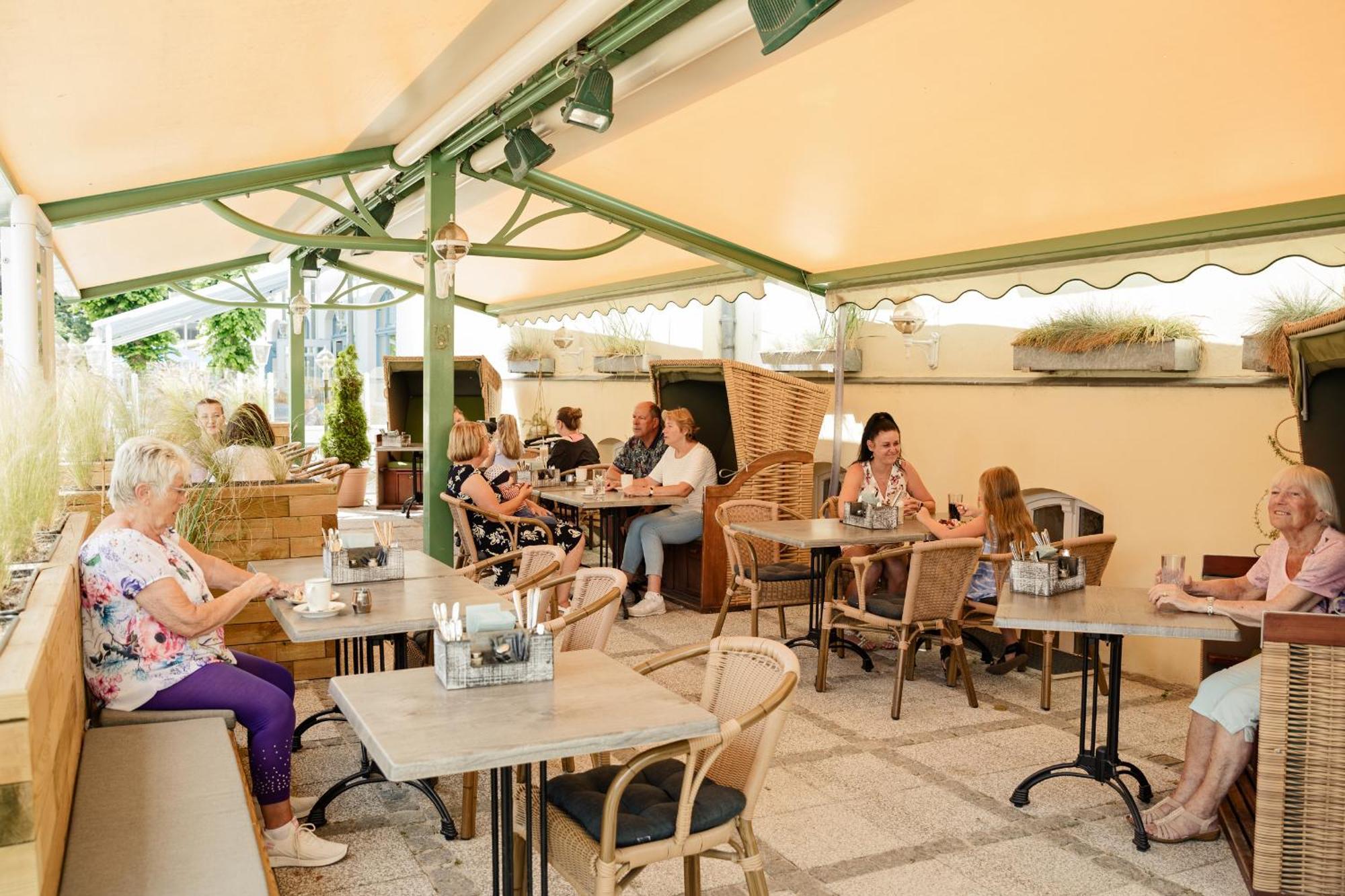 Hotel Duenenschloss Mit Private Spa Зиновиц Екстериор снимка