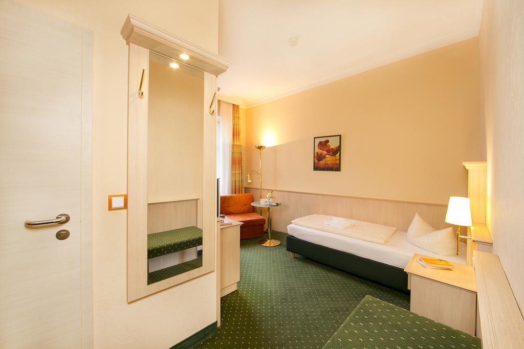 Hotel Duenenschloss Mit Private Spa Зиновиц Стая снимка