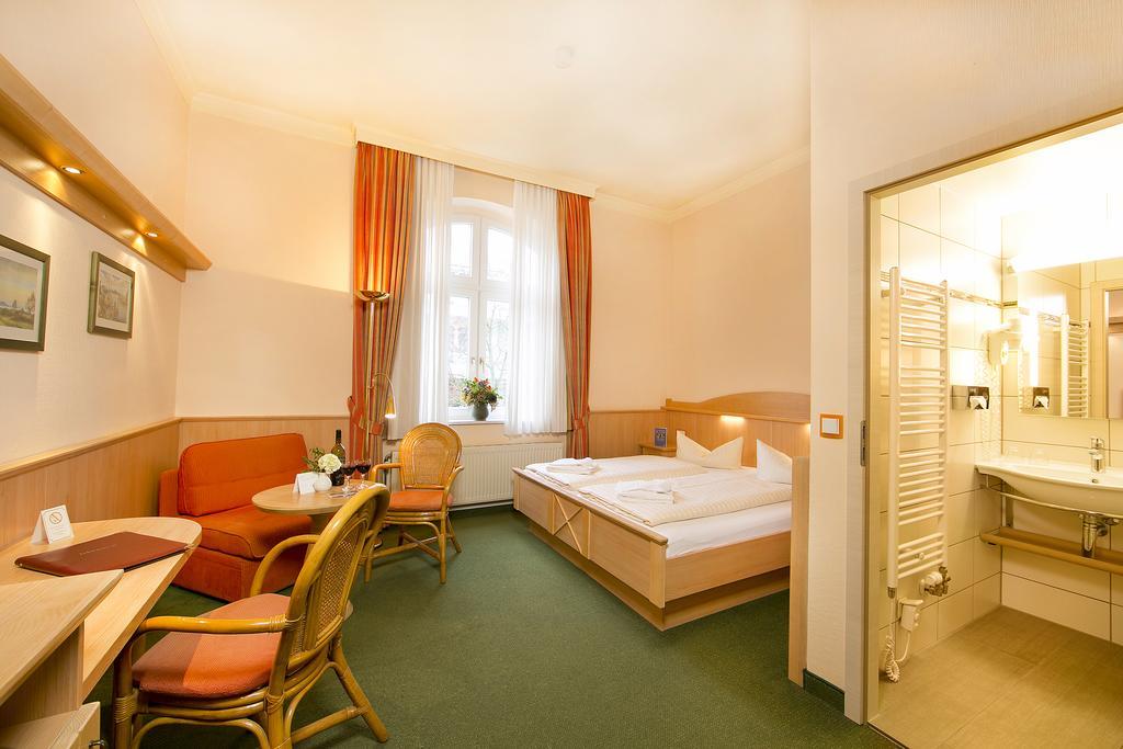 Hotel Duenenschloss Mit Private Spa Зиновиц Екстериор снимка