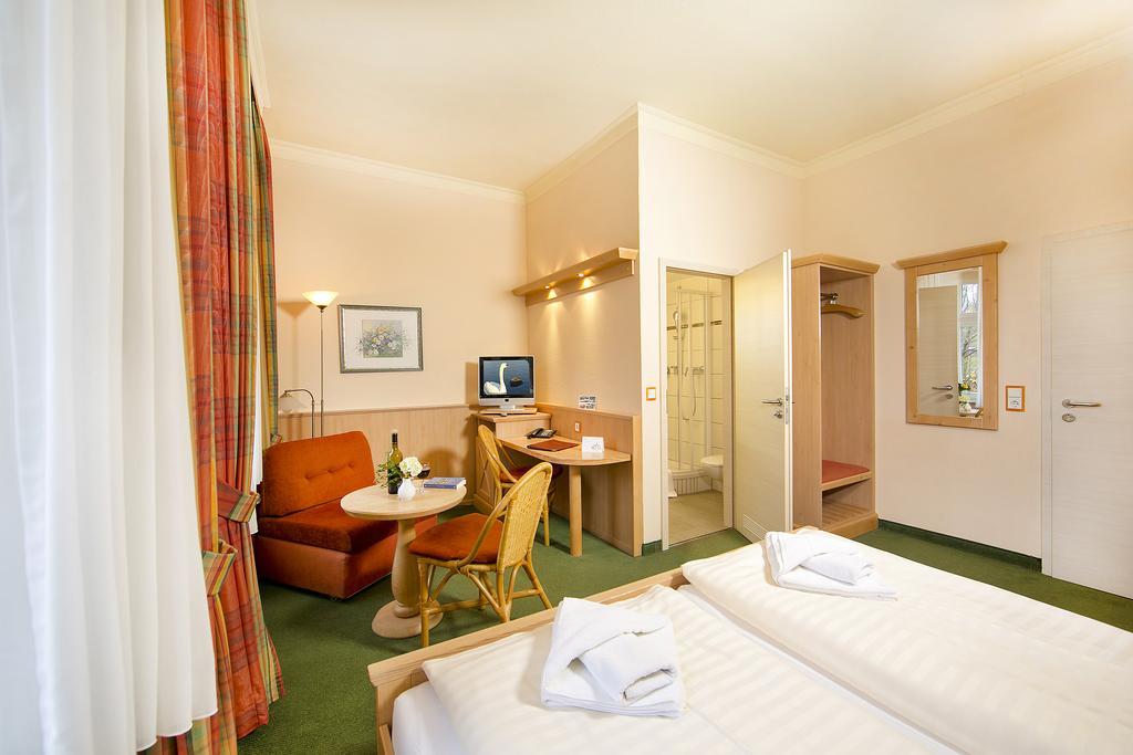 Hotel Duenenschloss Mit Private Spa Зиновиц Екстериор снимка