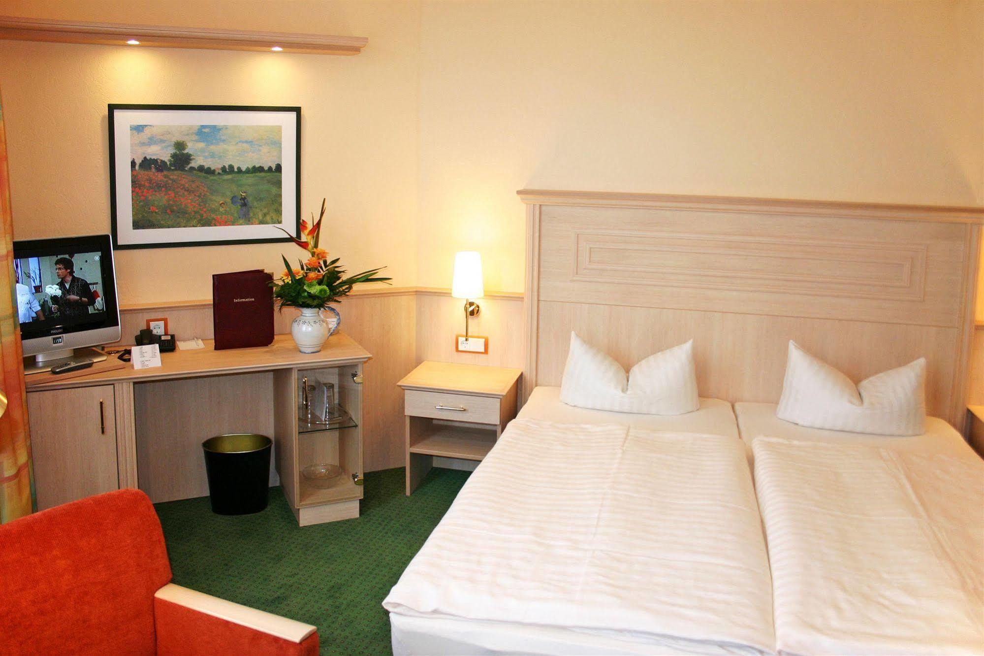 Hotel Duenenschloss Mit Private Spa Зиновиц Екстериор снимка