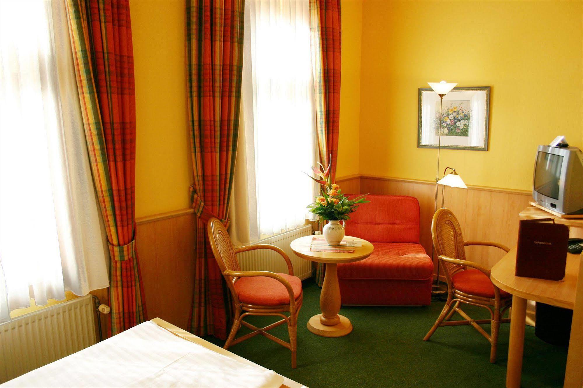 Hotel Duenenschloss Mit Private Spa Зиновиц Екстериор снимка