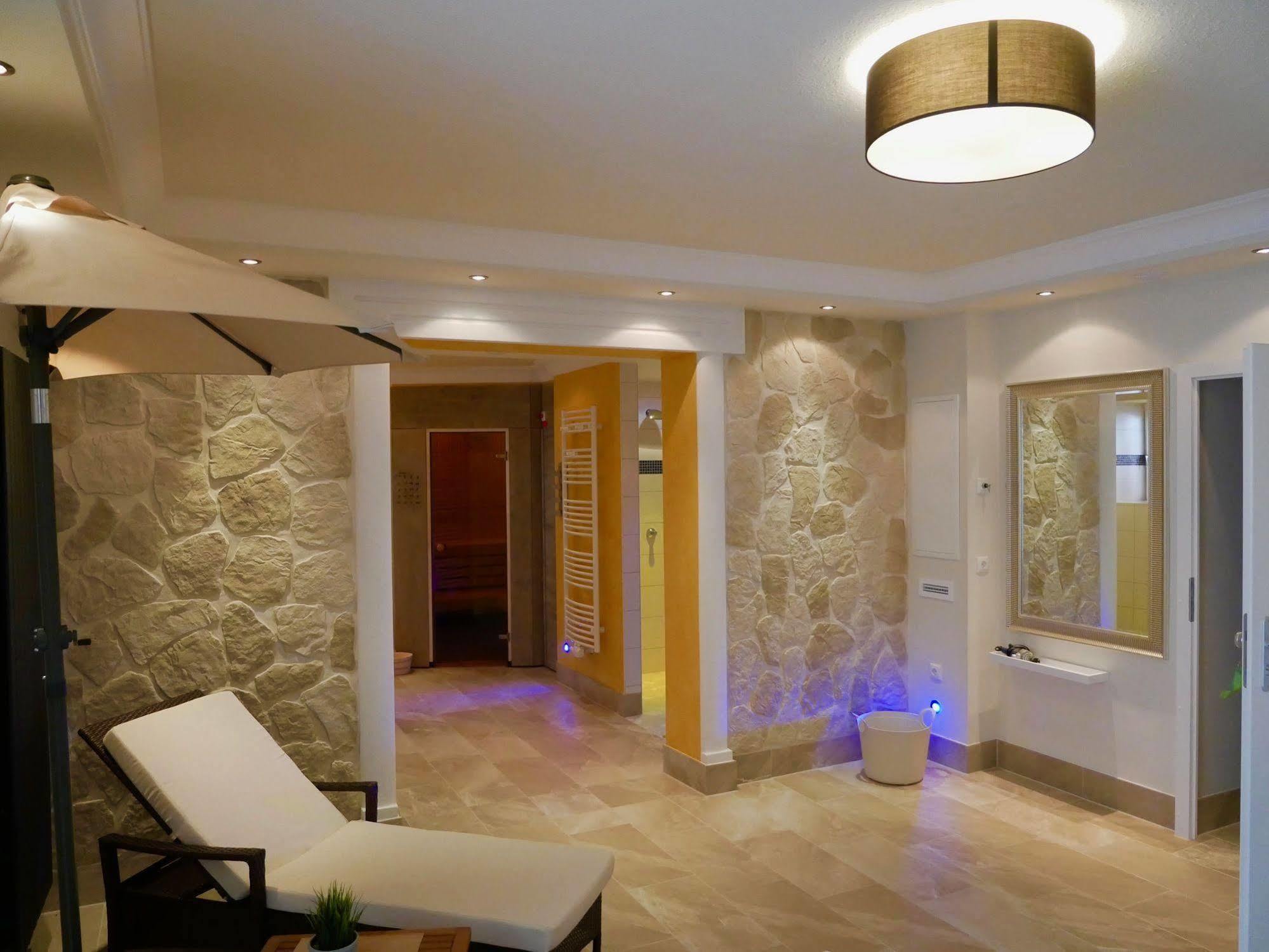 Hotel Duenenschloss Mit Private Spa Зиновиц Екстериор снимка