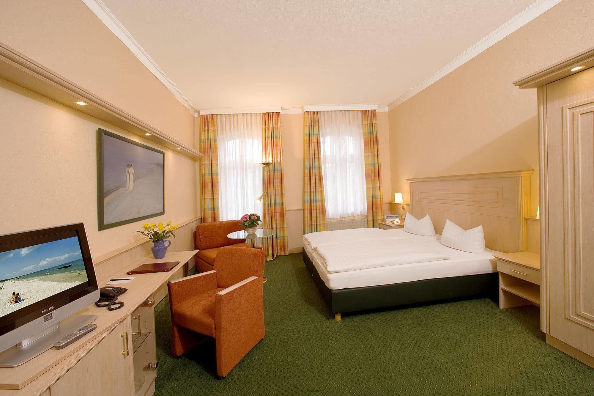 Hotel Duenenschloss Mit Private Spa Зиновиц Екстериор снимка